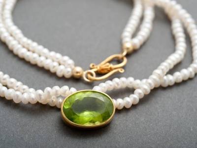 kette-suesswasserperlen-gold-peridot-anna-eichlinger-800w