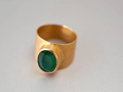 ring-gold-montiert-smaragd-anna-eichlinger-800w